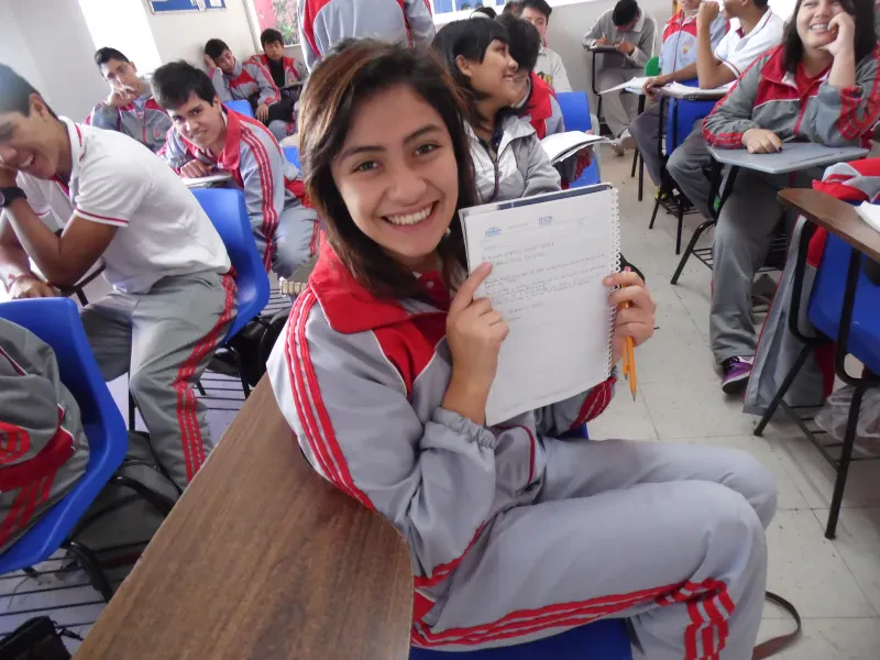 Alumnas y alumnos en una actividad escolar —fotografía de ejemplo, no es el plantel— (foto 2 de 5)