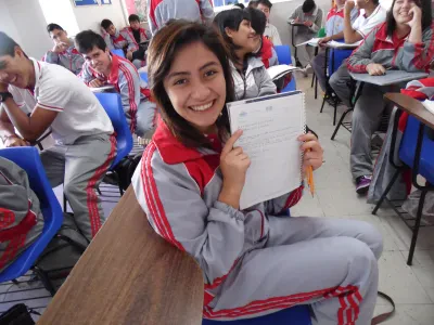 Alumnas y alumnos en una actividad escolar —fotografía de ejemplo, no es el plantel— (foto 2 de 5)