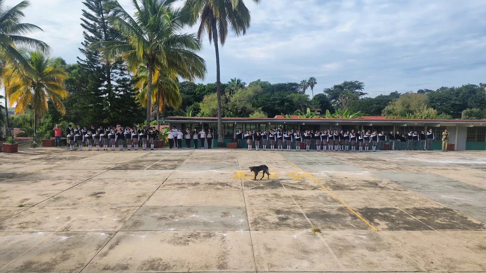 Acto cívico en el plantel de Chupio el día 14 de septiembre 2026 (foto 7 de 9)