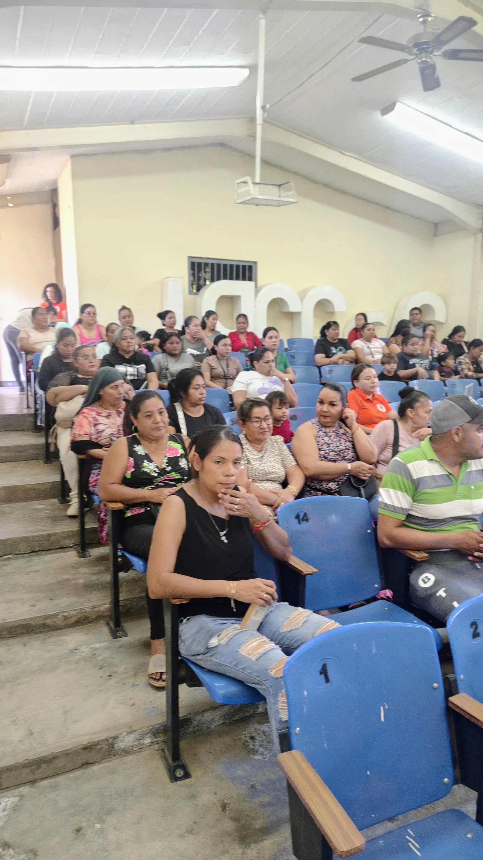 Reunión con padres de Familia sobre Reglas de Convivencia en la Institución (foto 2 de 9)