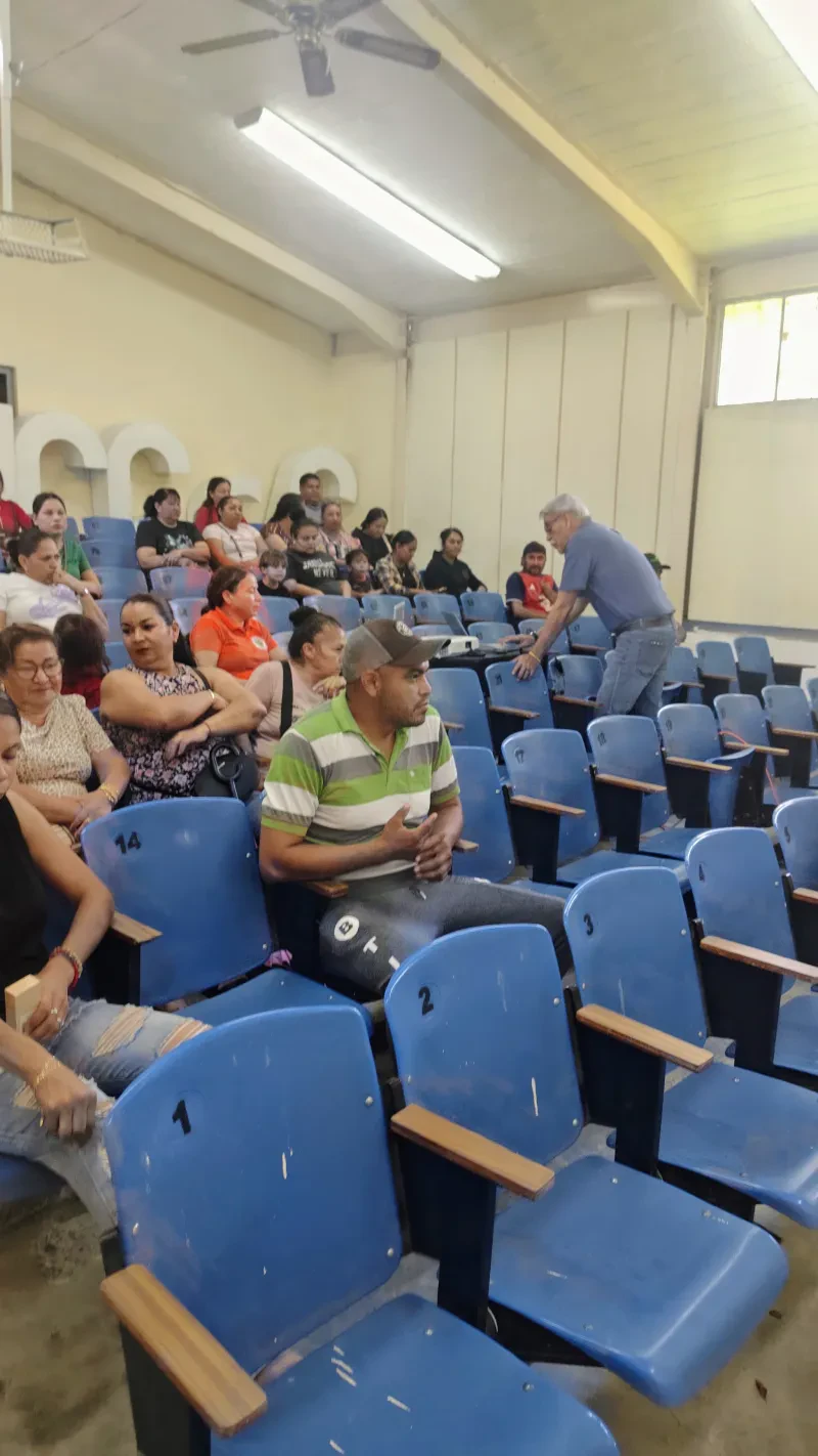 Reunión con padres de Familia sobre Reglas de Convivencia en la Institución (foto 3 de 9)