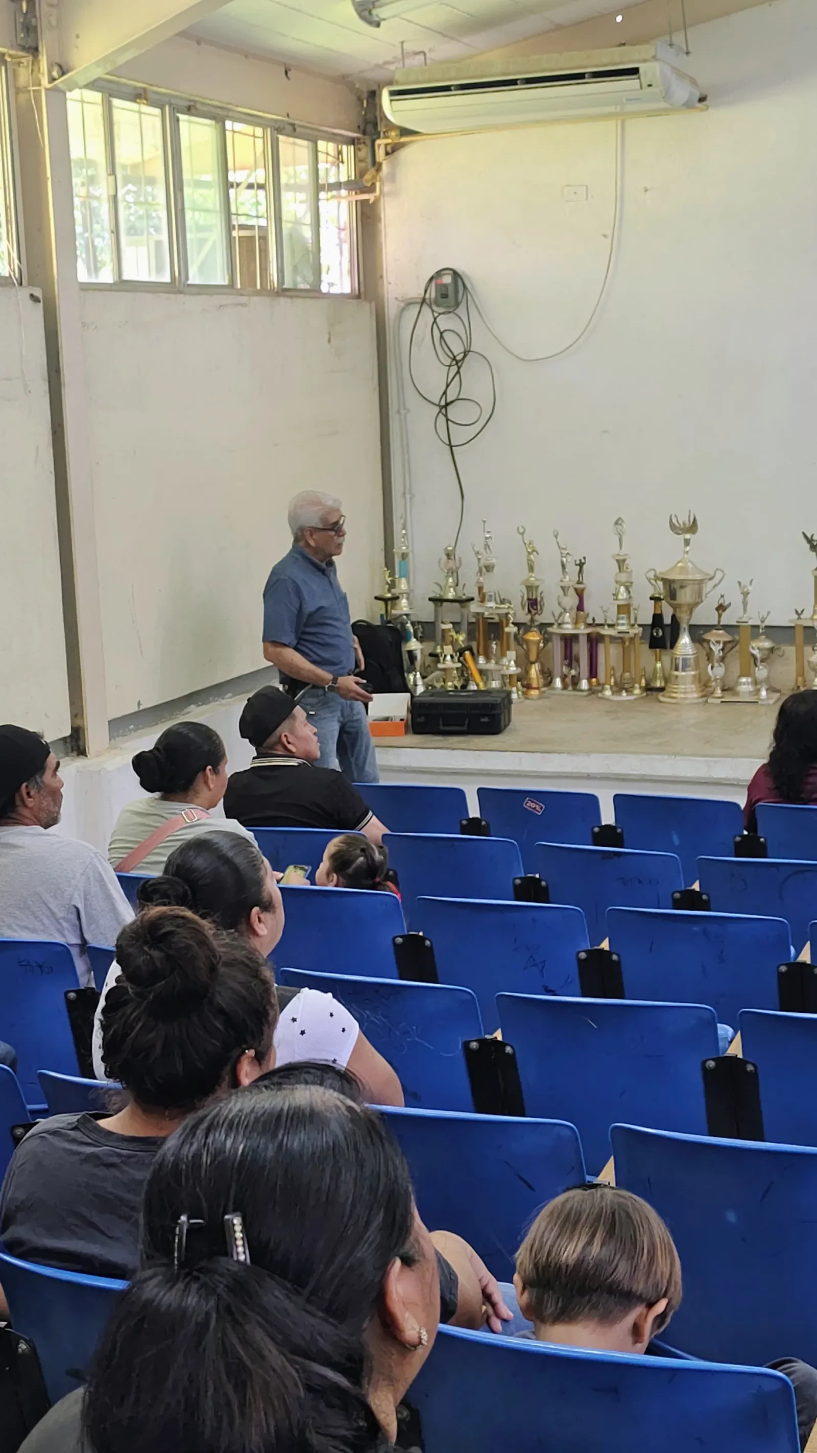 Reunión con padres de Familia sobre Reglas de Convivencia en la Institución (foto 6 de 9)