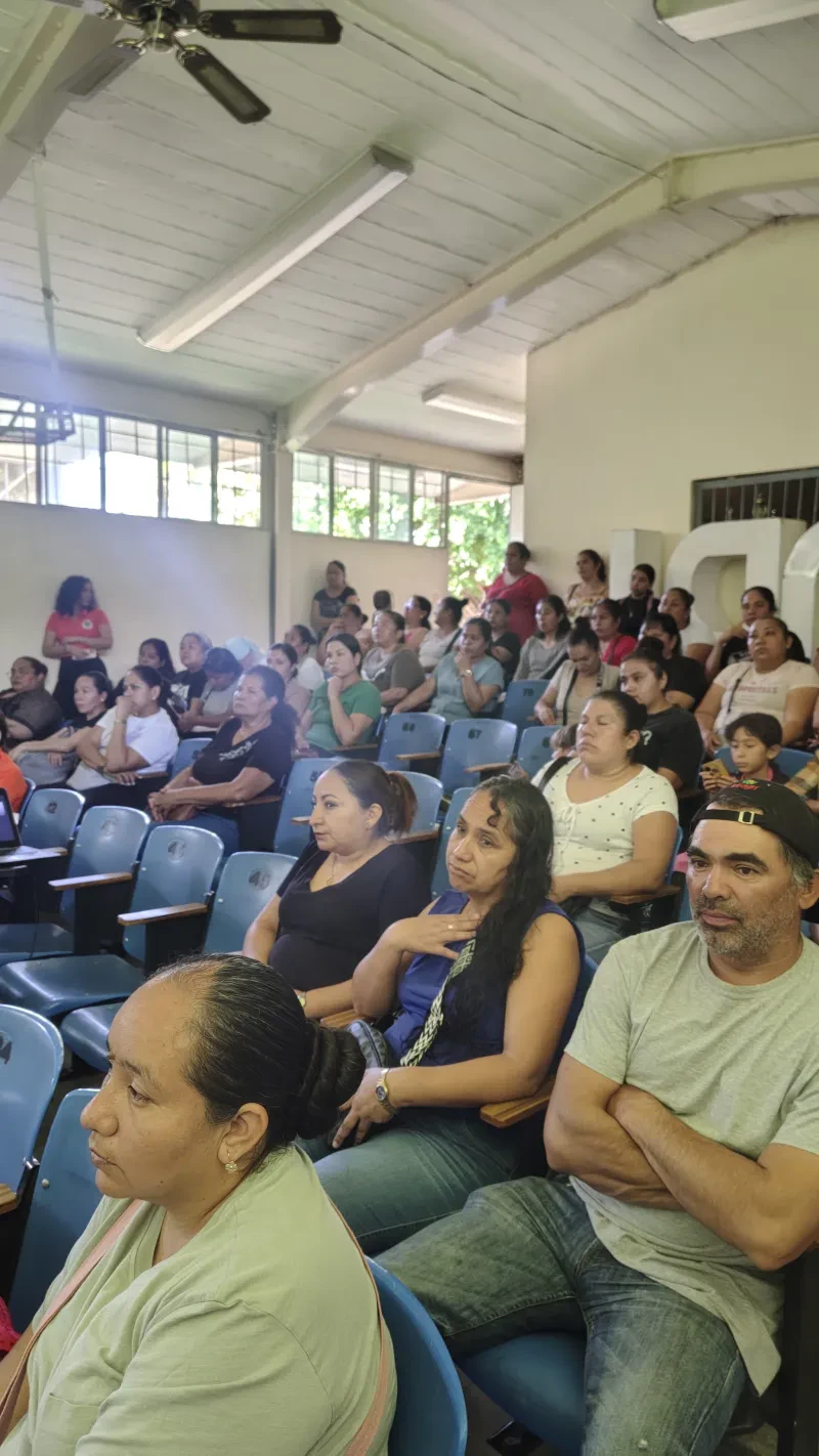 Reunión con padres de Familia sobre Reglas de Convivencia en la Institución (foto 7 de 9)