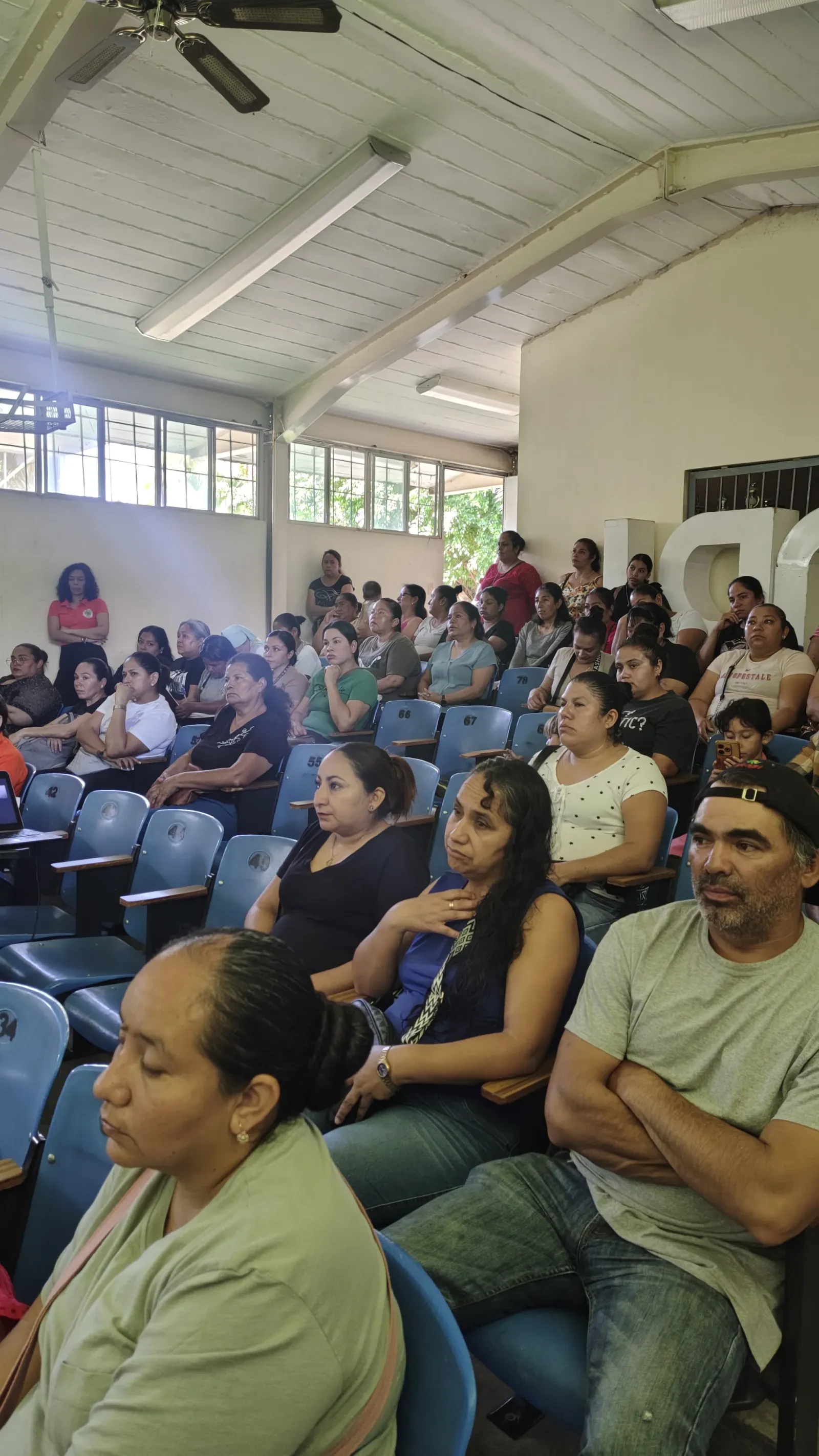 Reunión con padres de Familia sobre Reglas de Convivencia en la Institución (foto 8 de 9)