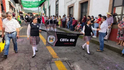 Desfile 16 de septiembre en Tacámbaro, Michoacán (foto 2 de 8)