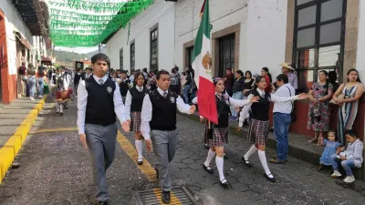 Desfile 16 de septiembre en Tacámbaro, Michoacán (foto 5 de 8)