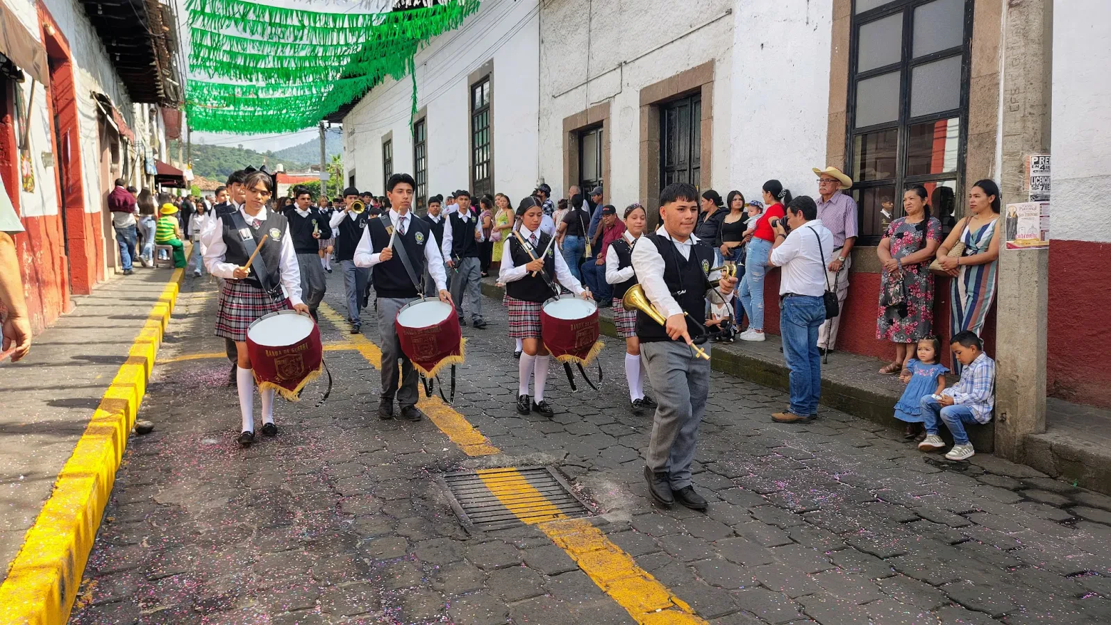 Desfile 16 de septiembre en Tacámbaro, Michoacán (foto 6 de 8)