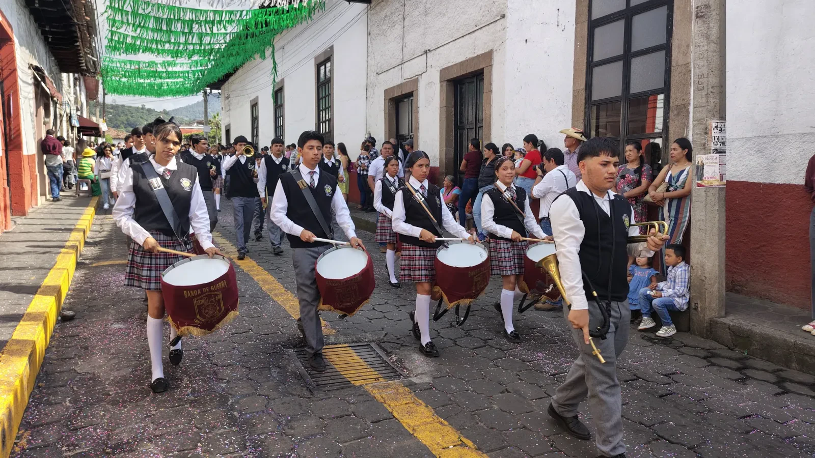 Desfile 16 de septiembre en Tacámbaro, Michoacán (foto 7 de 8)