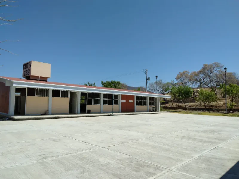 Instalaciones de un plantel escolar —fotografía de ejemplo, no es el plantel— (foto 1 de 3)