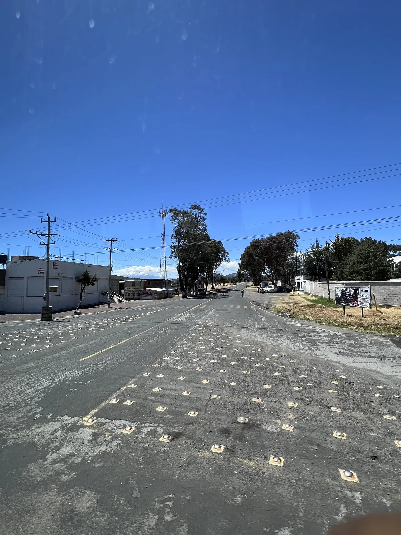 Instalaciones de un plantel escolar —fotografía de ejemplo, no es el plantel— (foto 1 de 3)