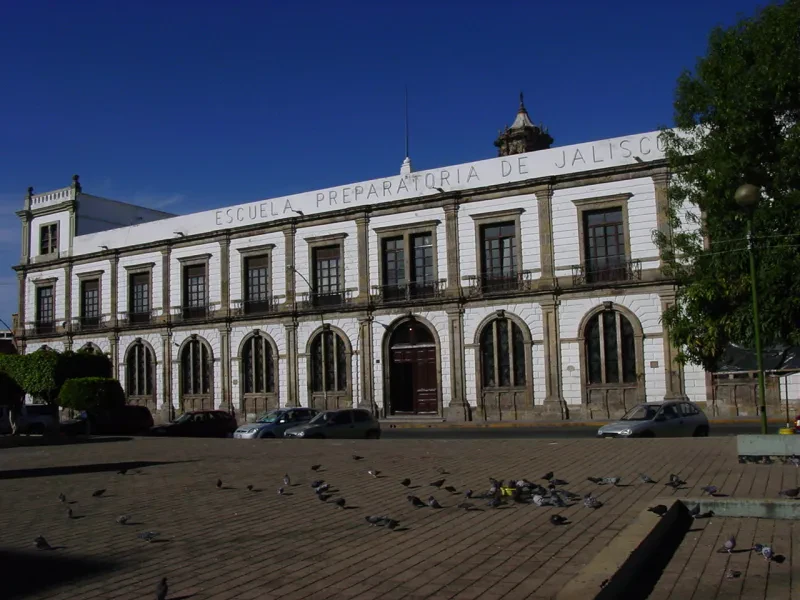 Instalaciones de un plantel escolar —fotografía de ejemplo, no es el plantel— (foto 3 de 3)