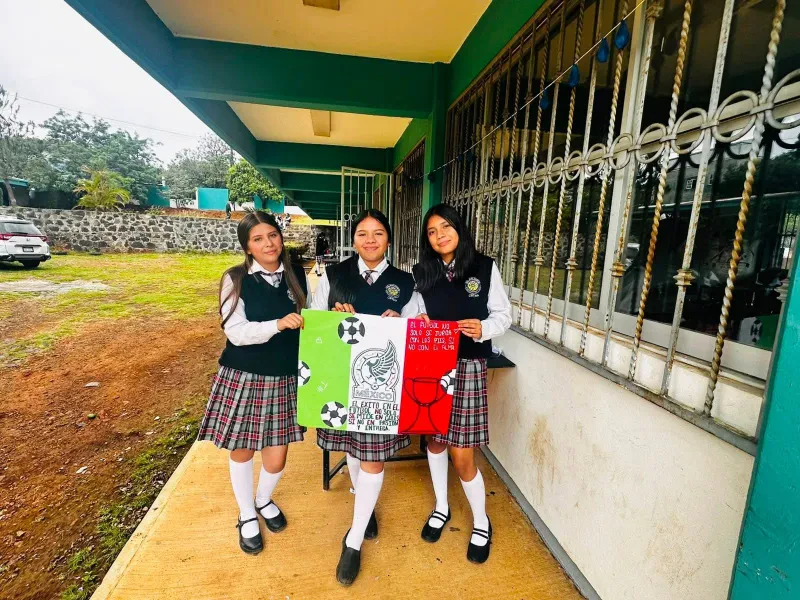 Alumnas y alumnos del CBTA No. 69 en el plantel